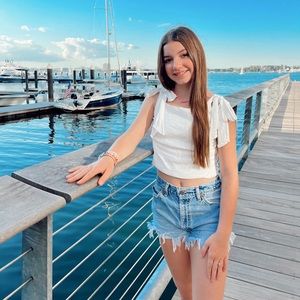 Meet your Posher, Lizzie